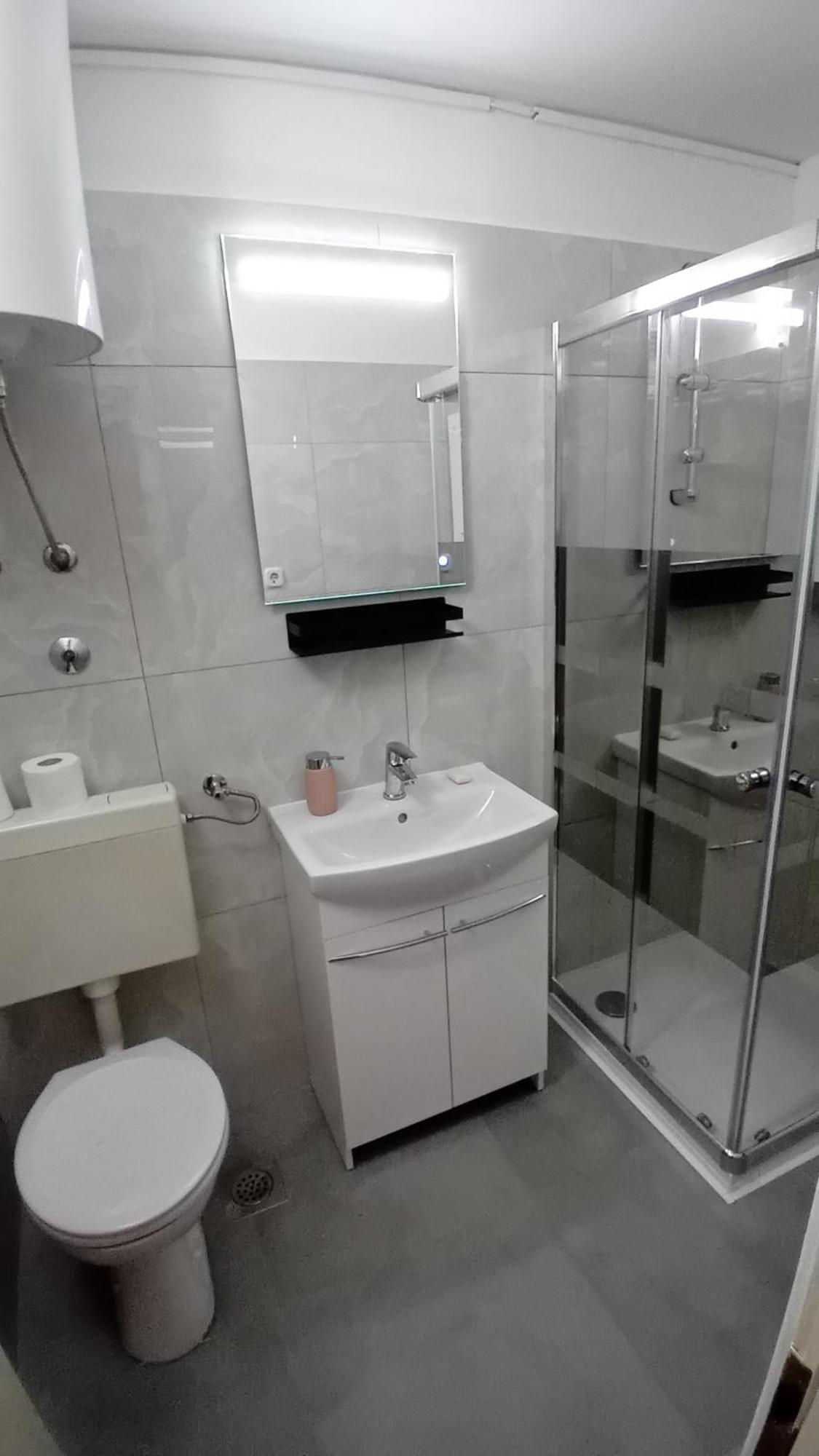 Vranicic Apartment Vis
